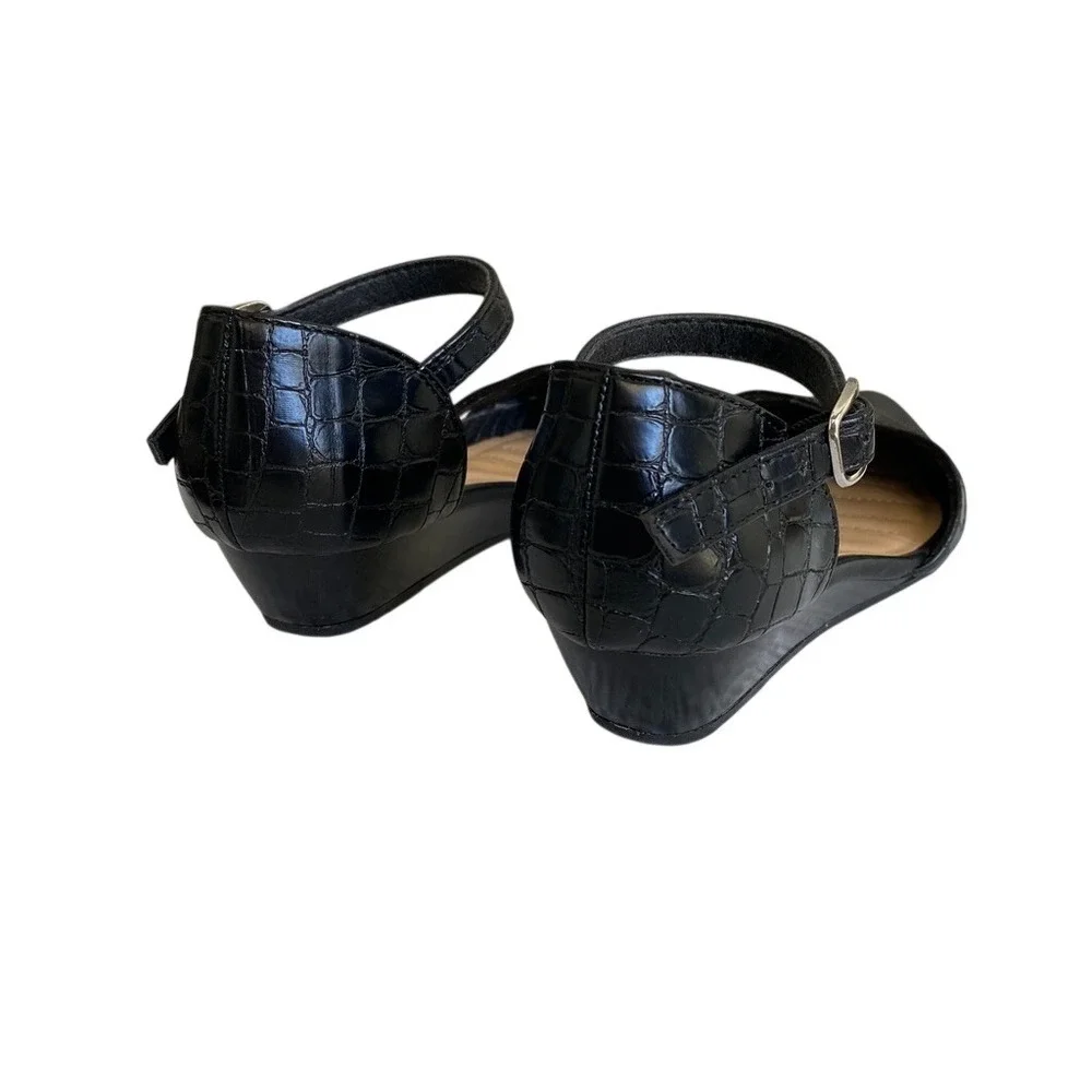 White Mountain Molly Black Wedge‎ Flats Ankle Strap 6 Minimalist Chic Comfort